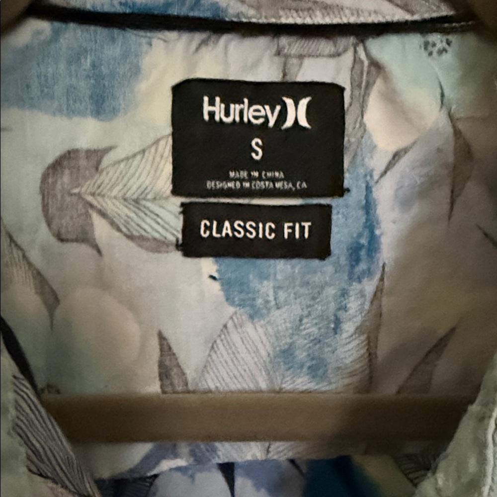 Hurley Light Blue Floral Short-Sleeve Button-Up Mena Shirt Size Small - Picture 2 of 5